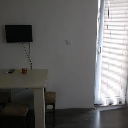 Prenociste H2o 3* パラチン